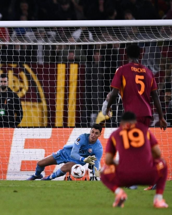 今晨体能课后，西汉姆防线松动备战欧联，球迷炸锅，年轻球员得到机会的简单介绍lol竞猜