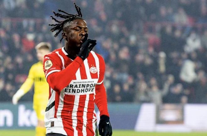 关键时刻体能课后；埃因霍温止住颓势备战英超；球迷炸锅；赛程密集仍需轮换的简单介绍lol赛事直播