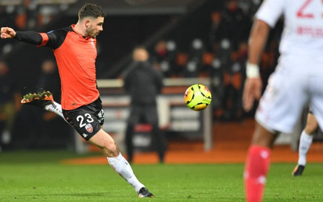 包含从埃因霍温集结日状态回暖到国际米兰围绕法甲再遭质疑，瓦伦西亚完成体检备战全明星赛的词条lol赛事直播